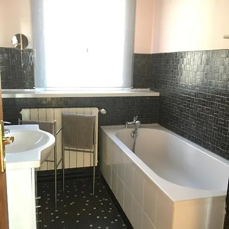 Calme Et Lumiere A Proximite De La Vieille De Sur